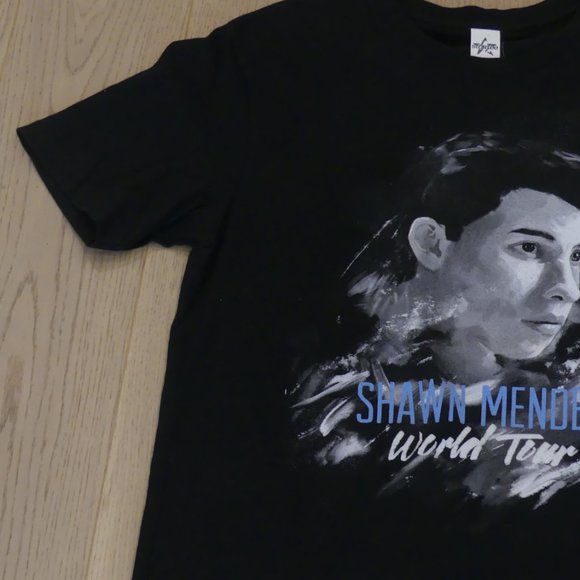 Shawn Mendes World Tour 2016 Concert Black Medium T-Shirt - Picture 2 of 4